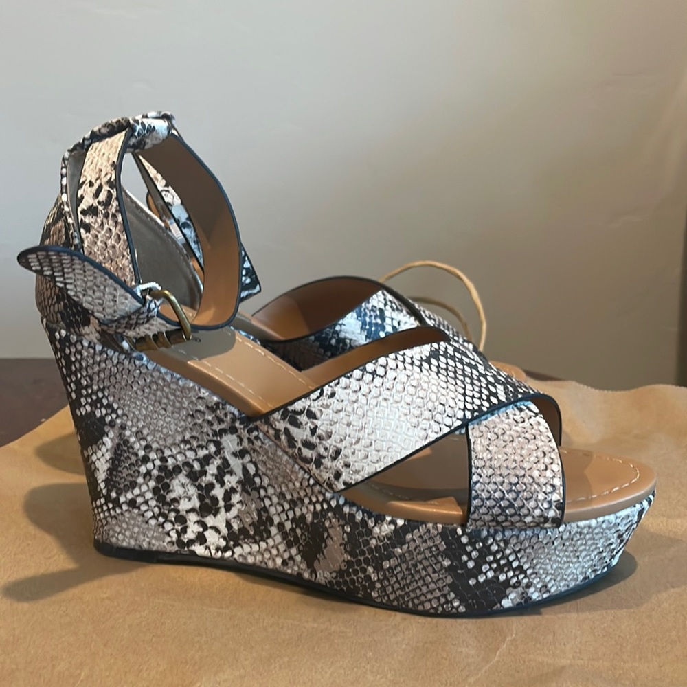 Qupid wedges. Snake print. Sz 8.5
